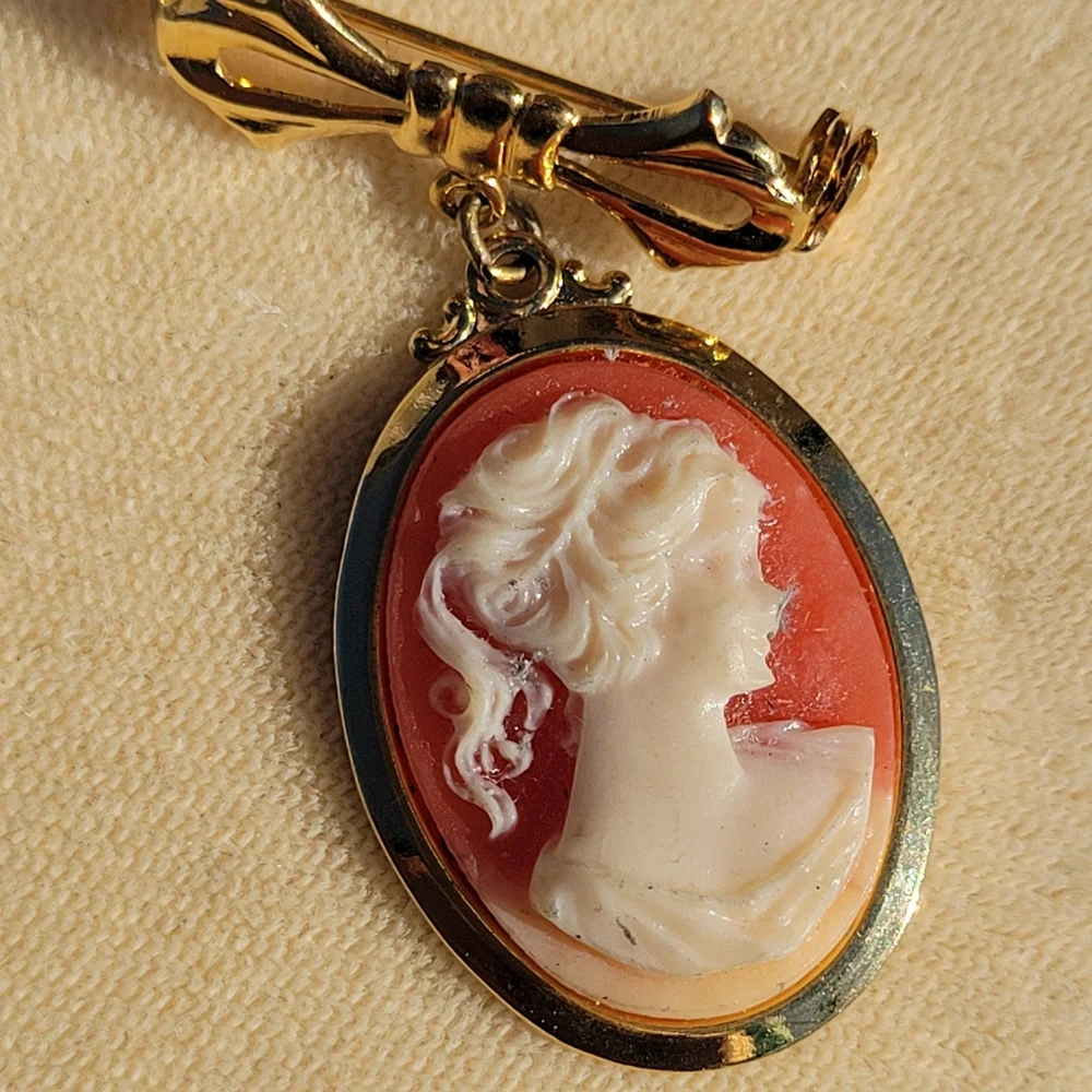 Elegant Cameo Demi Parue ~ Brooch & Pierced Earrings ~ Pretty! ~ Vintage Style
